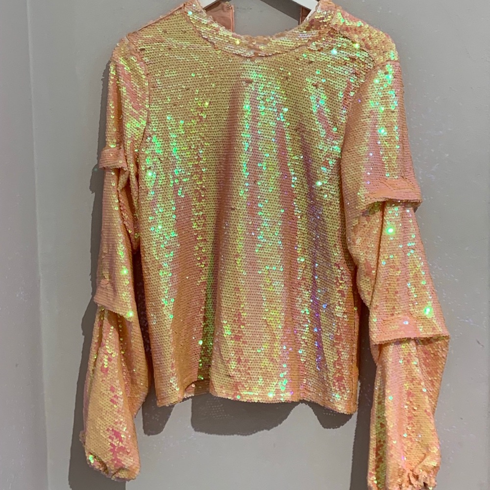 Sequin tucked sleeve top